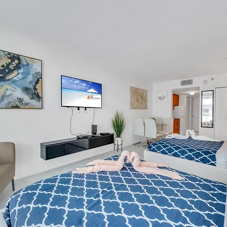 Beautiful High Floor Studio * Brickell * Ocean View